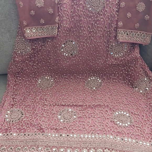 Heavy silk gharara suit with dupatta - Picture 5 of 5